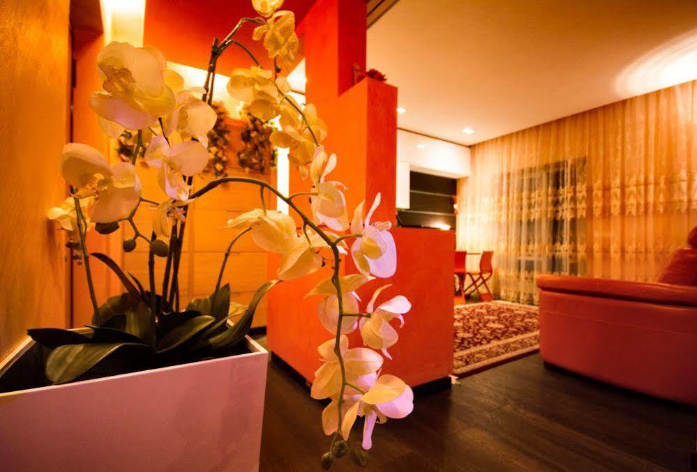 Home Holiday Magenta โรม ภายนอก รูปภาพ